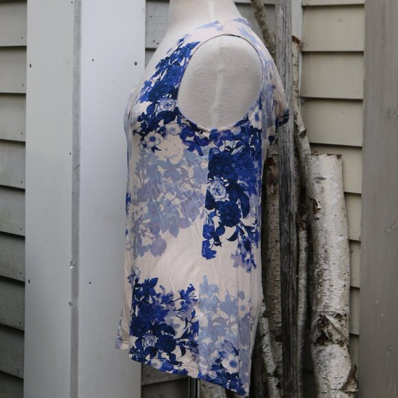 Rose & Olive Ivory Blue Floral V-Neck Drape Back Knit Sleeveless Top Sz SMALL - Picture 3 of 7